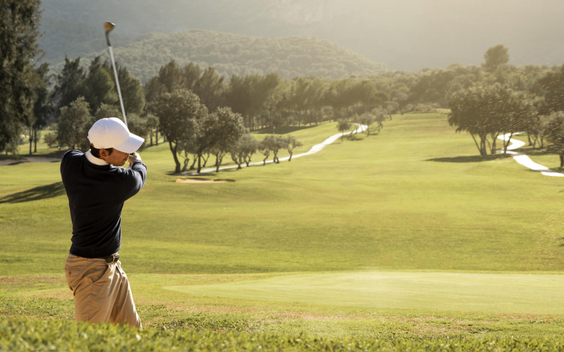 side-view-man-playing-golf